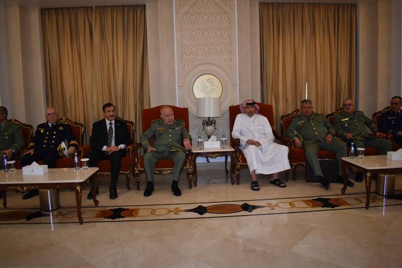 Monsieur le Général d’Armée Saïd Chengriha, ministre délégué auprès du ministre de la Défense nationale et chef d’état-major de l’Armée nationale populaire, en visite officielle dans l’État du Qatar