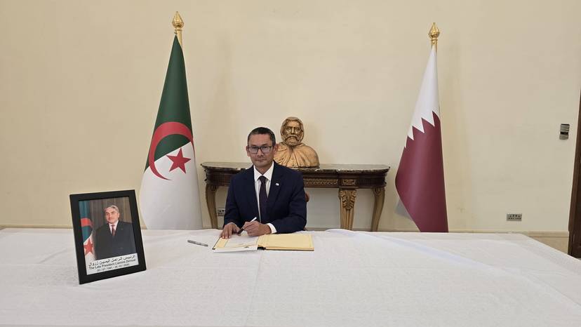 Les chefs des missions diplomatiques accréditées au Qatar rendent visite à l'Ambassade d'Algérie pour présenter leurs condoléances suite au décès de l'ex-président Liamine Zeroual
