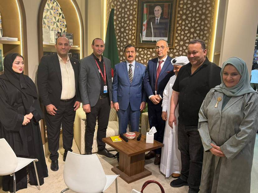 العربية: السفير صالح عطية يزور الجناح الجزائري المشارك في الطبعة 35 لمعرض الدوحة للكتاب
