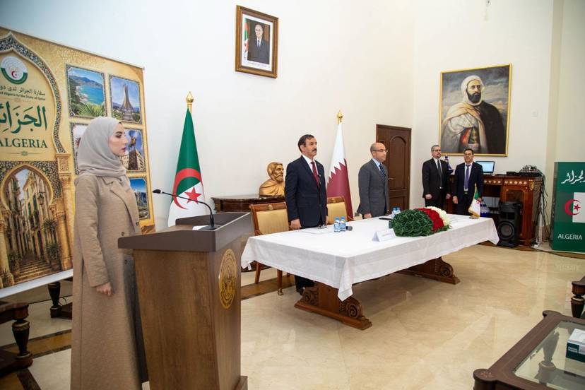 Photos de la rencontre entre le secrétaire d'État auprès du ministre des Affaires étrangères, chargé de la communauté nationale à l'étranger, M. Sofiane Chaib, et des membres de la communauté nationale résidant dans l'État frère du Qatar