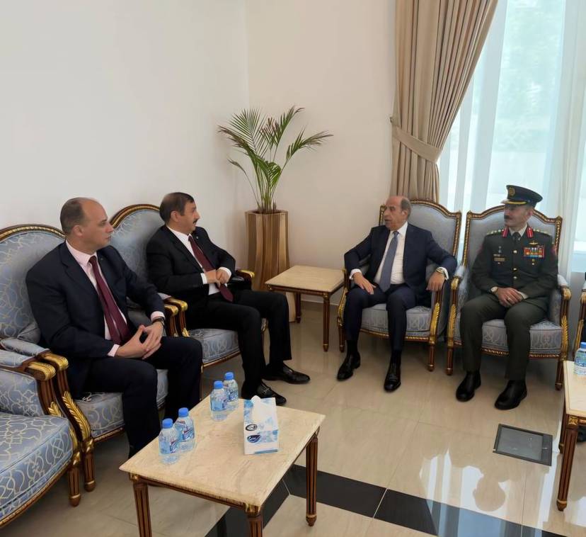 السفير صالح عطية يقدّم واجب العزاء لسفير المملكة الأردنية الهاشمية لدى دولة قطر